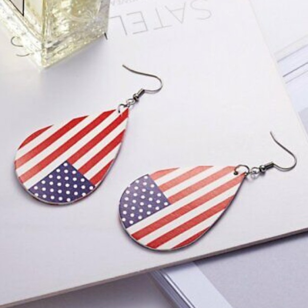 American Flag 🇺🇸 Dangle Drop Earrings - Picture 2 of 2